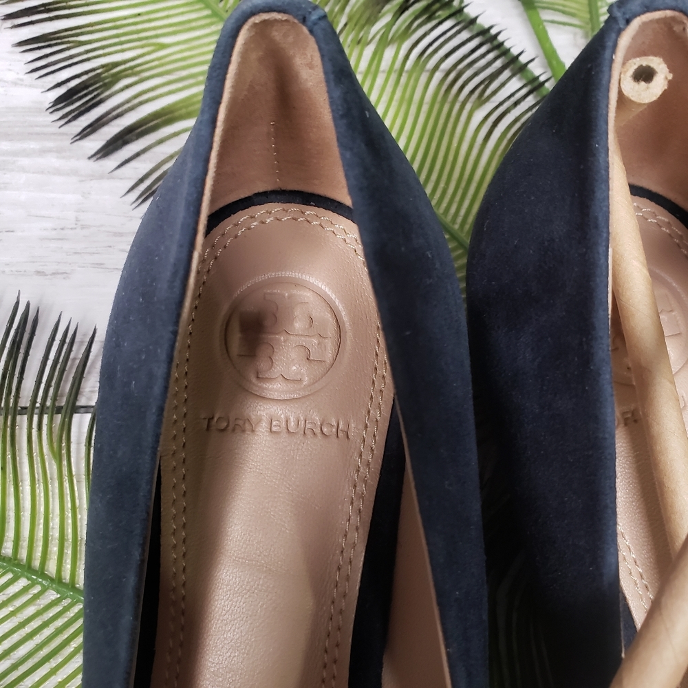 Tory Burch Gigi Heels Navy Blue Suede Leather 8 NEW Gold Pumps Gorgeous Designer - Picture 7 of 10